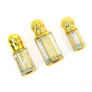 Perfume de lujo y roll-on de aceites esenciales en frascos