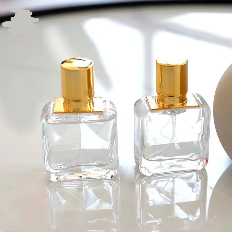 Bouteille de parfum en verre transparent 30ml, forme carrée, couvercle doré, vaporisation fine, bouchon à vis