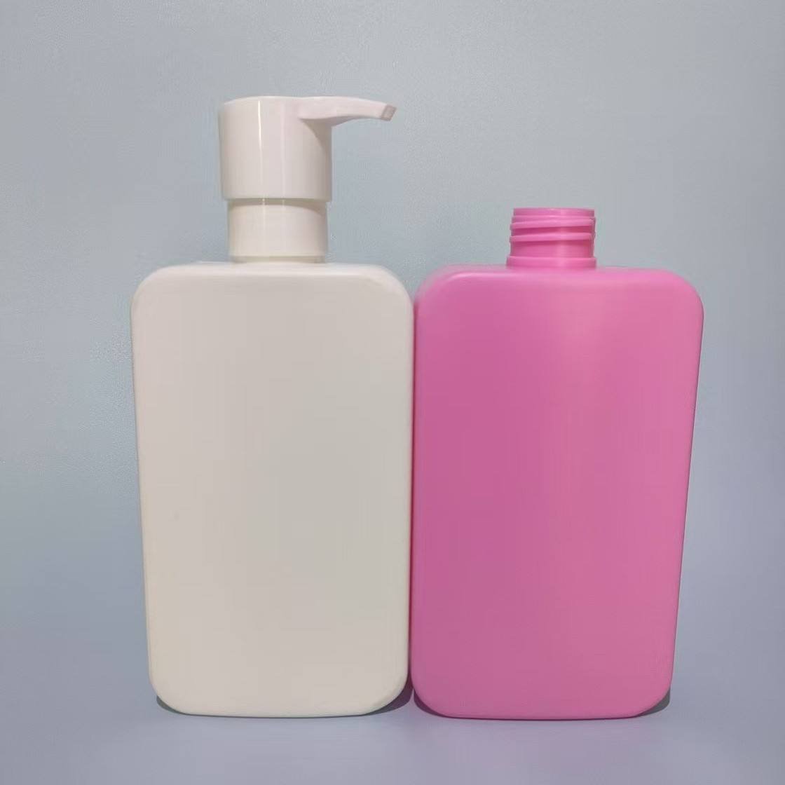 H71973014440d485faa94875cc21ff028e Custom Pink Flat Square HDPE Plastic Shampoo Bottle Hair Conditioner Bottle with Pump 250ml 350ml 500ml