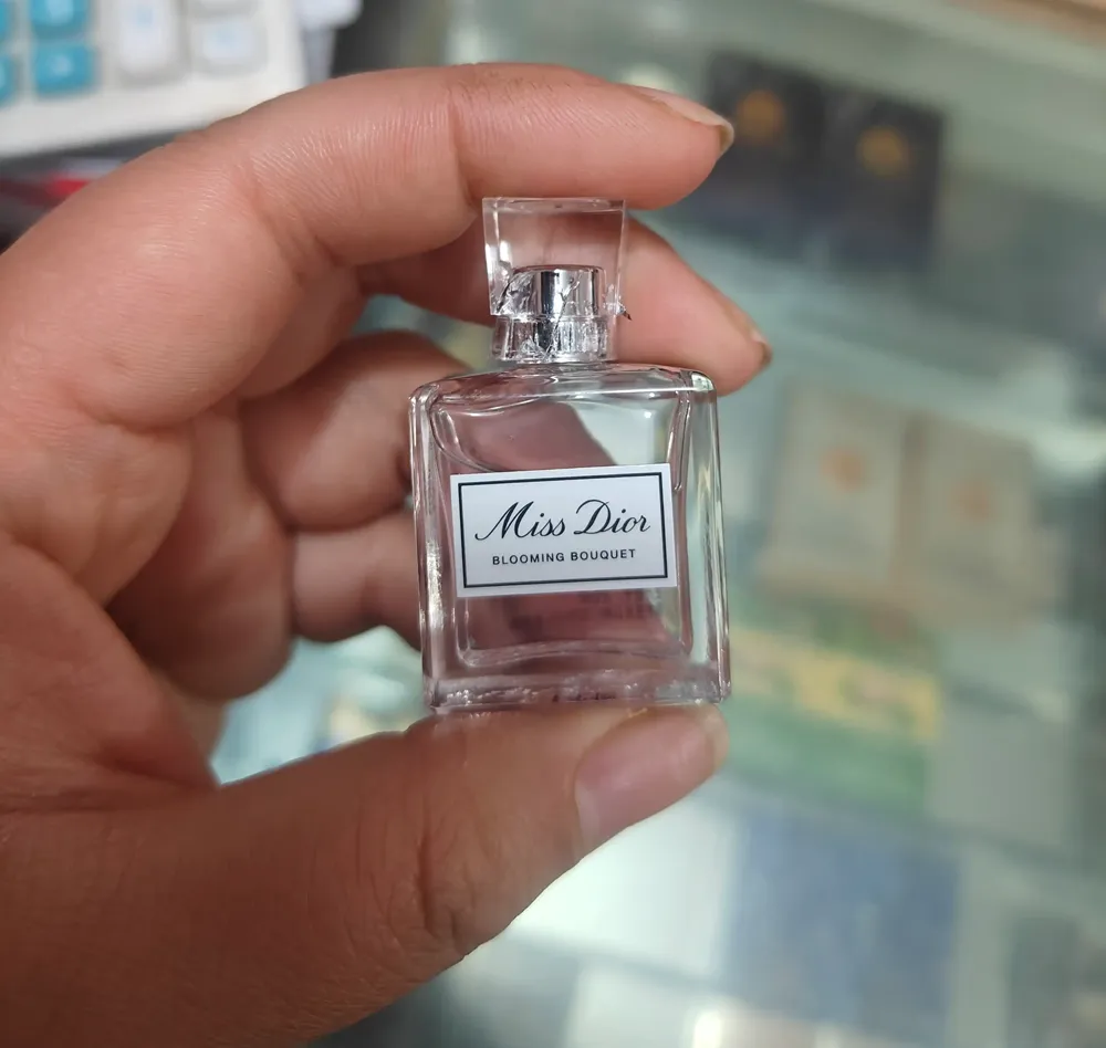 5ml perfume bottle size in hand
