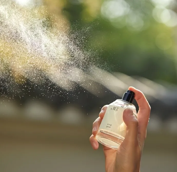 ¿Cuántas pulverizaciones tiene un frasco de perfume de 50 ml o 100 ml?