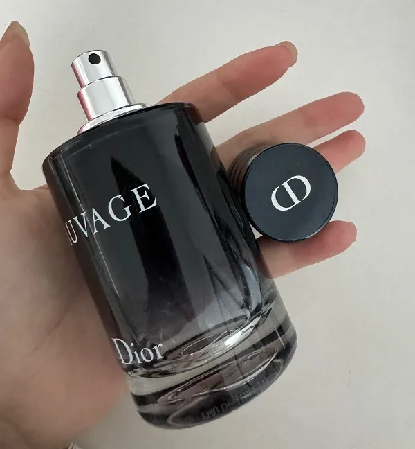 ¿Cuánto perfume puedo llevar en el equipaje facturado en vuelos internacionales?