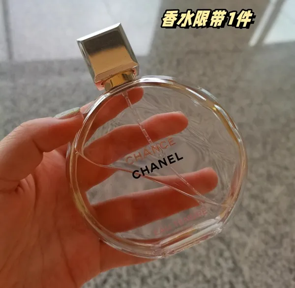 ¿Puedo llevar 100 ml de perfume en el avión?