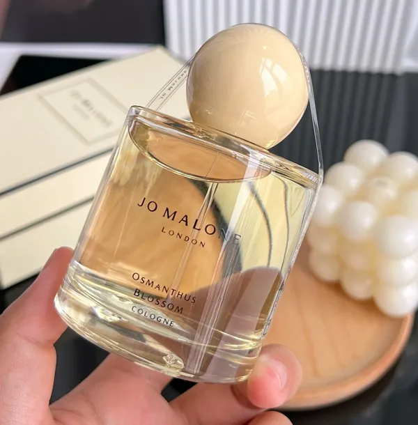 ¿Puedo llevar 100 ml de perfume en el avión?
