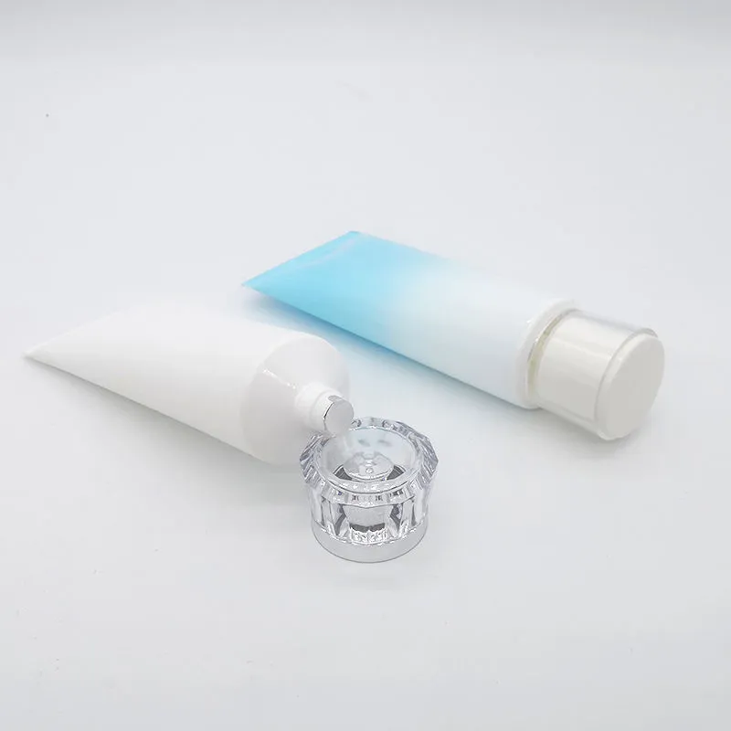 Gesichtsreiniger in einer Tube zum Ausdrücken Maßgefertigte leere Kunststofftuben als Verpackung für Gesichtsreiniger – Tuben mit Ausdrückefunktion, 50 g, 80 g, 100 g, 120 g, 150 g, 200 g