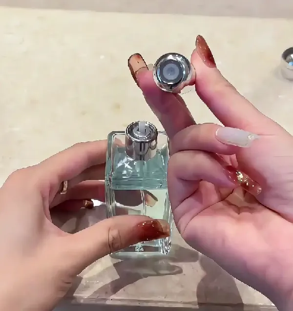 Cómo rellenar un frasco de perfume sin jeringa