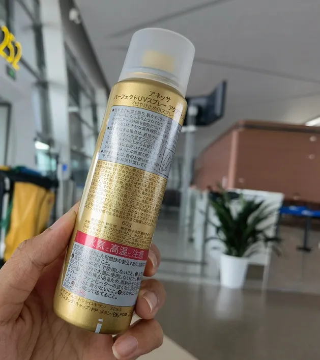 ¿Cuántas botellas de 3 oz puedes llevar en un avión?