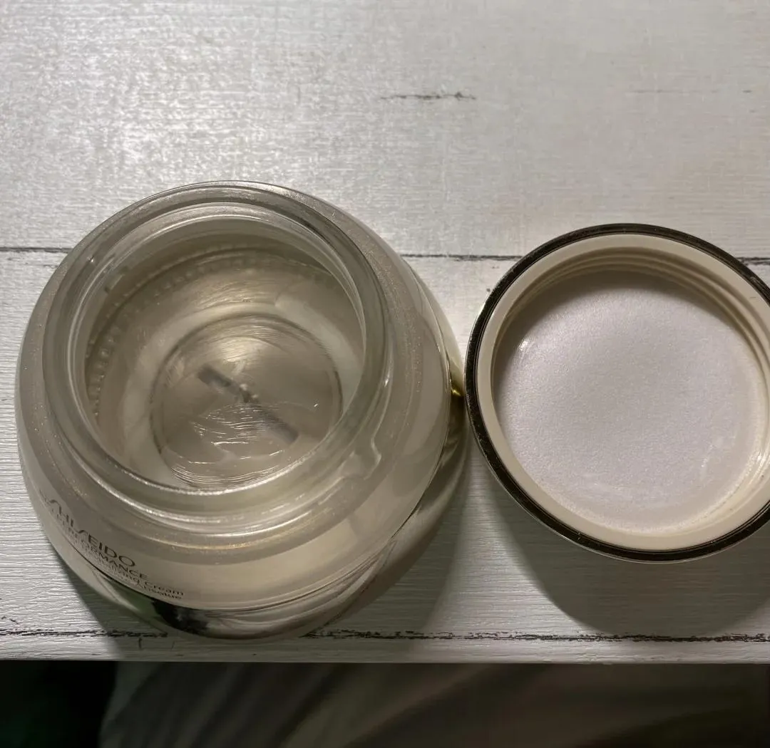Common Causes of Cosmetic Bottle Leakage