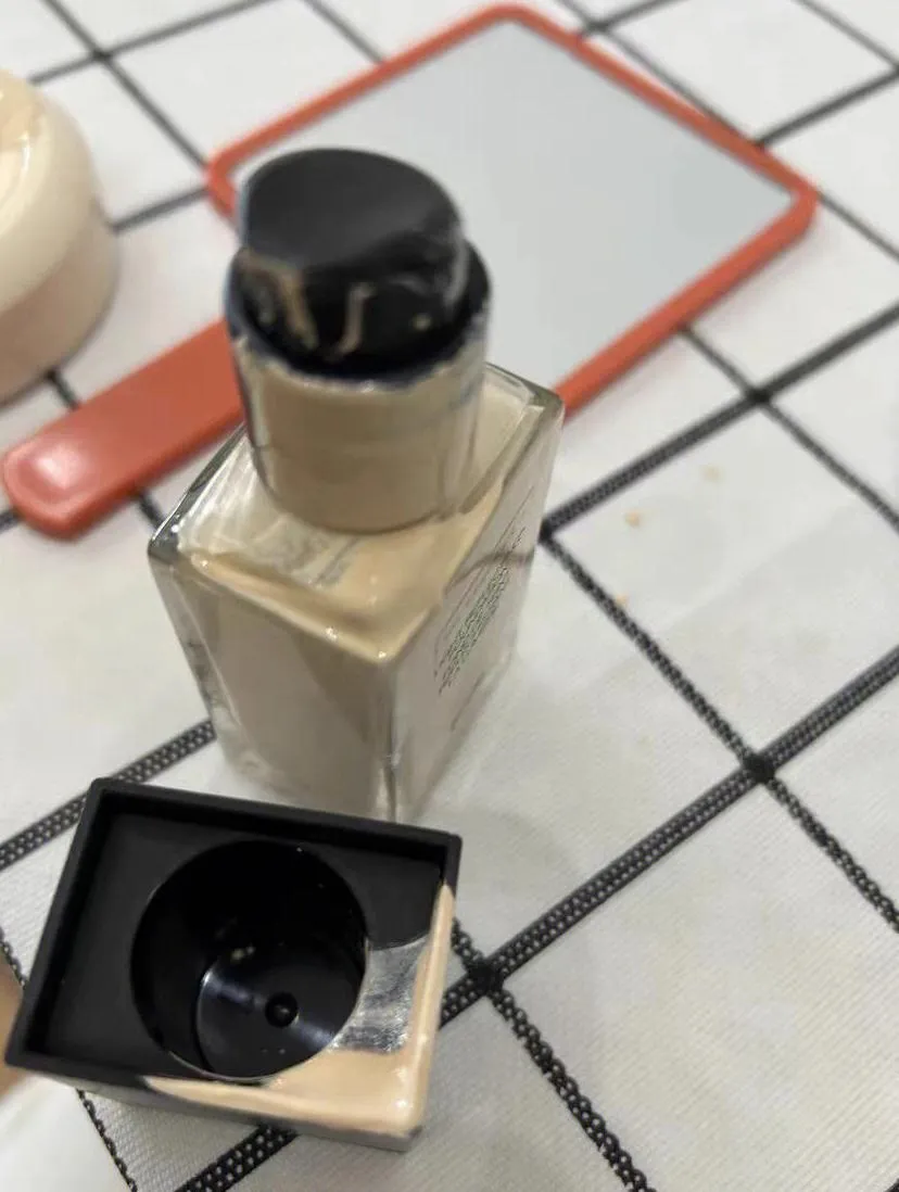 Common Causes of Cosmetic Bottle Leakage