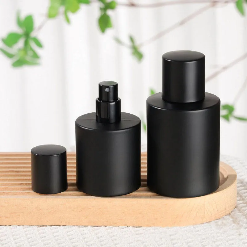 Venta al por mayor de frascos de perfume personalizados, de color negro liso con tapón negro, de 30/50 ml